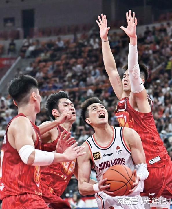 广州队逆转热火,郭艾伦带队取胜 广州队逆转热火,郭艾伦带队取胜