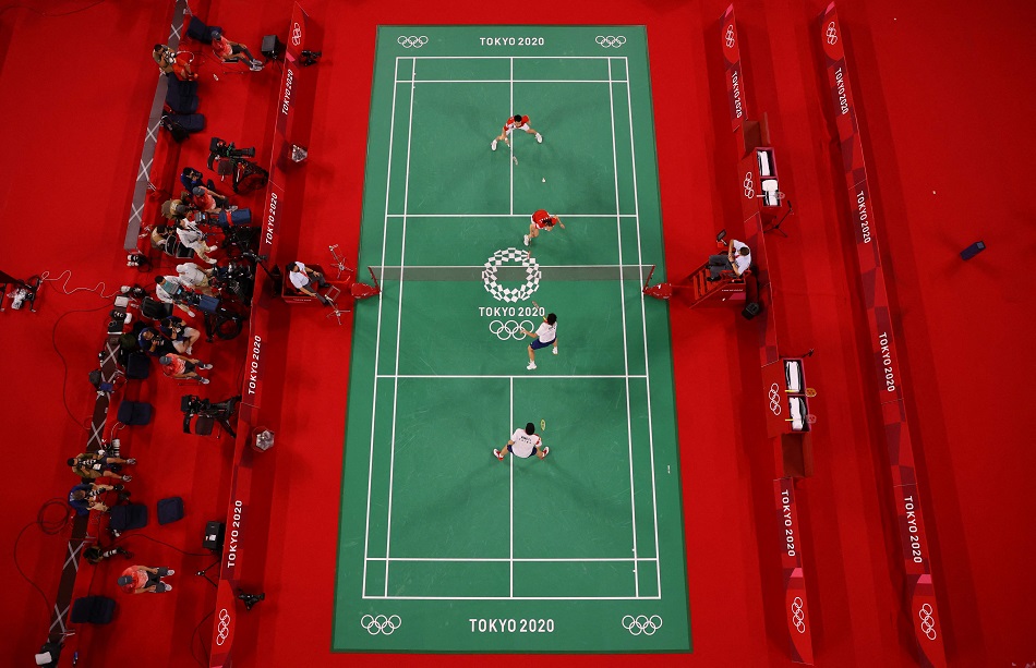 爱游戏在线-中国队险胜日本队，黄鸭组合带队取胜