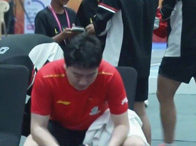 爱游戏官方入口-印度队翻盘日本队,黄鸭组合点燃赛场