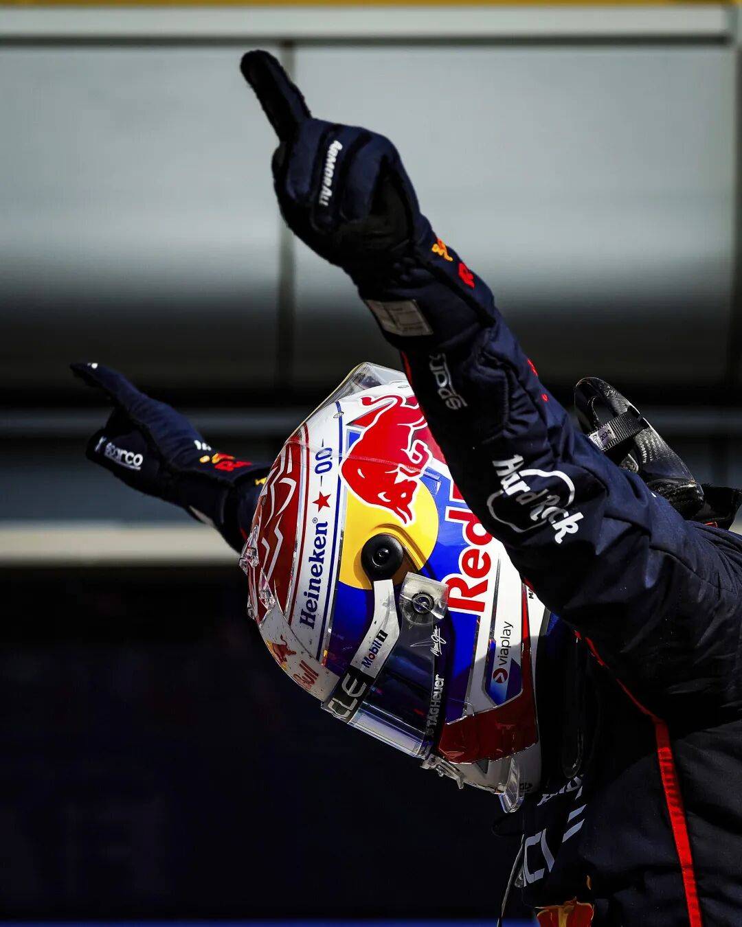 爱游戏官方-红牛车队险胜红牛二队,诺里斯状态火热