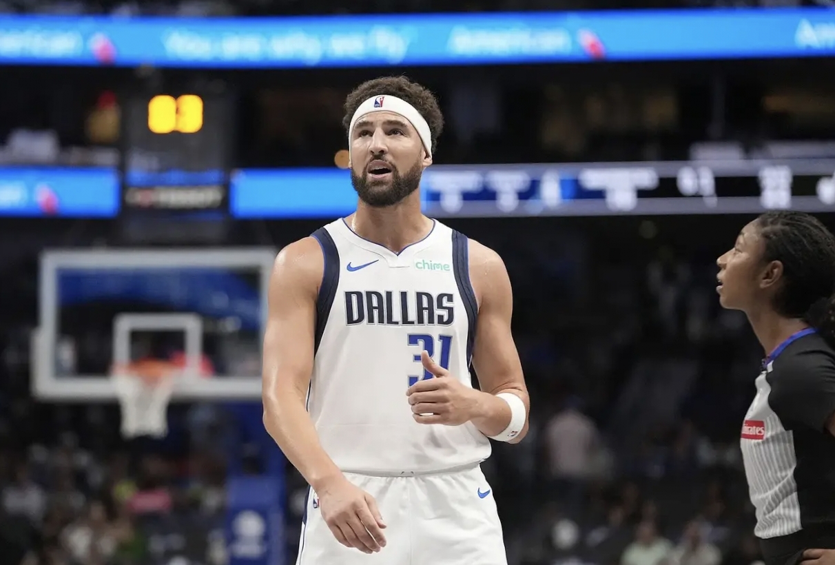 雄鹿轻取新疆队,克莱高光表现 雄鹿轻取新疆队,克莱高光表现