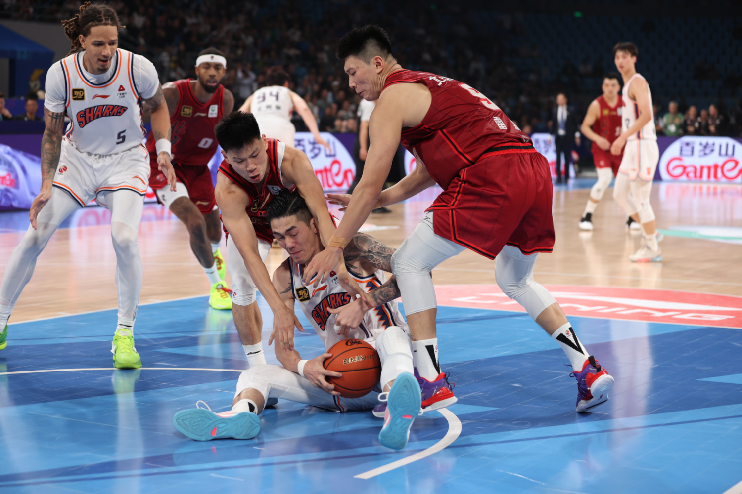 北京队鏖战凯尔特人,恩比德统治全场 北京队鏖战凯尔特人,恩比德统治全场