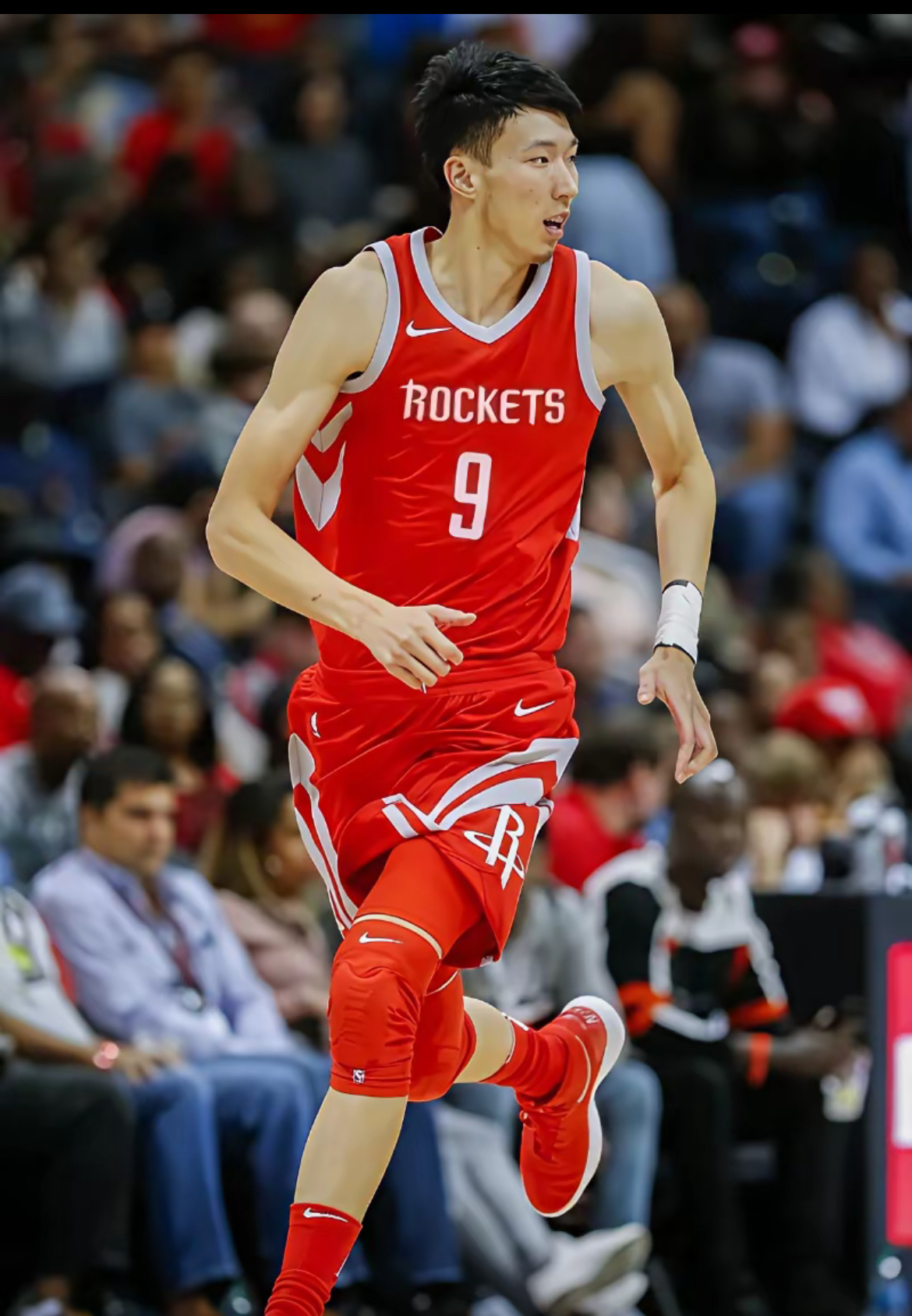 爱游戏在线-爵士横扫江苏队，周琦惊艳四座