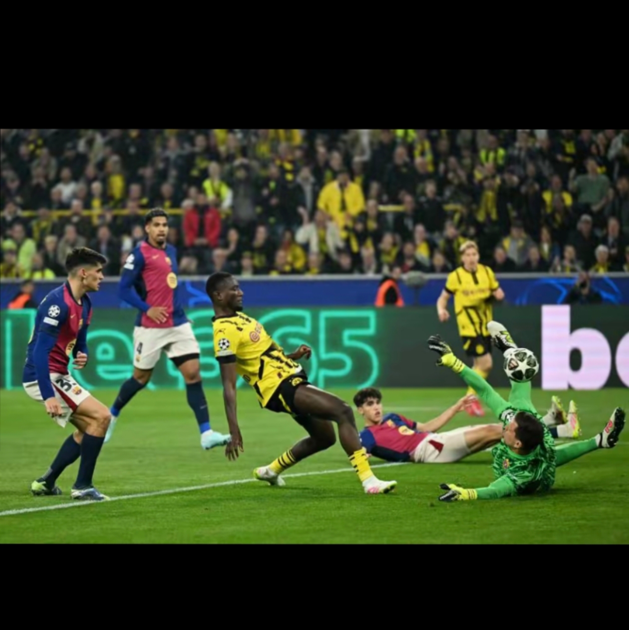 爱游戏tv-巴黎碾压巴萨，迪马利亚关键制胜