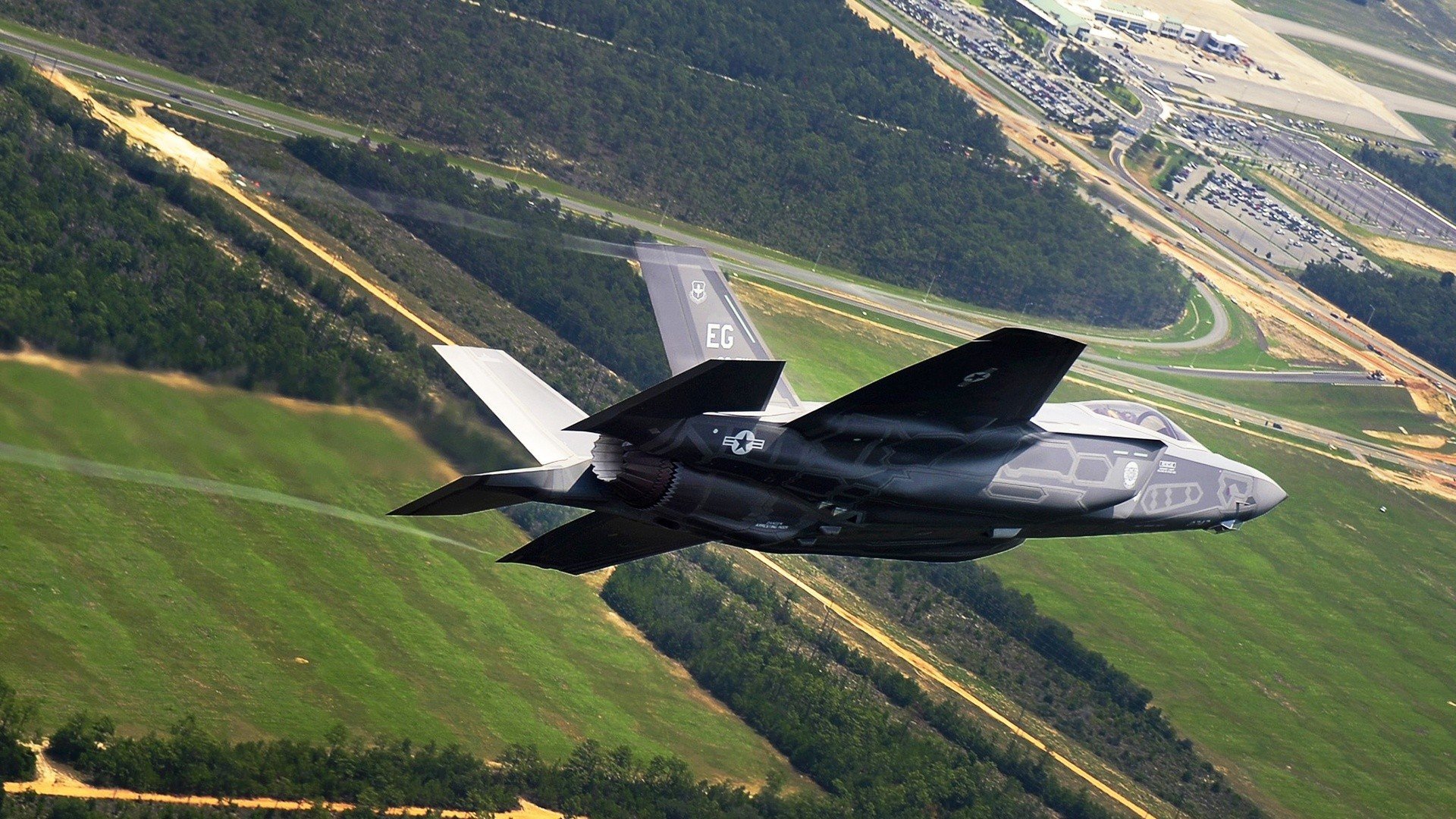 逆转红色狂飙,皮亚斯特里关键制胜,法拉利绝境翻盘迈凯伦