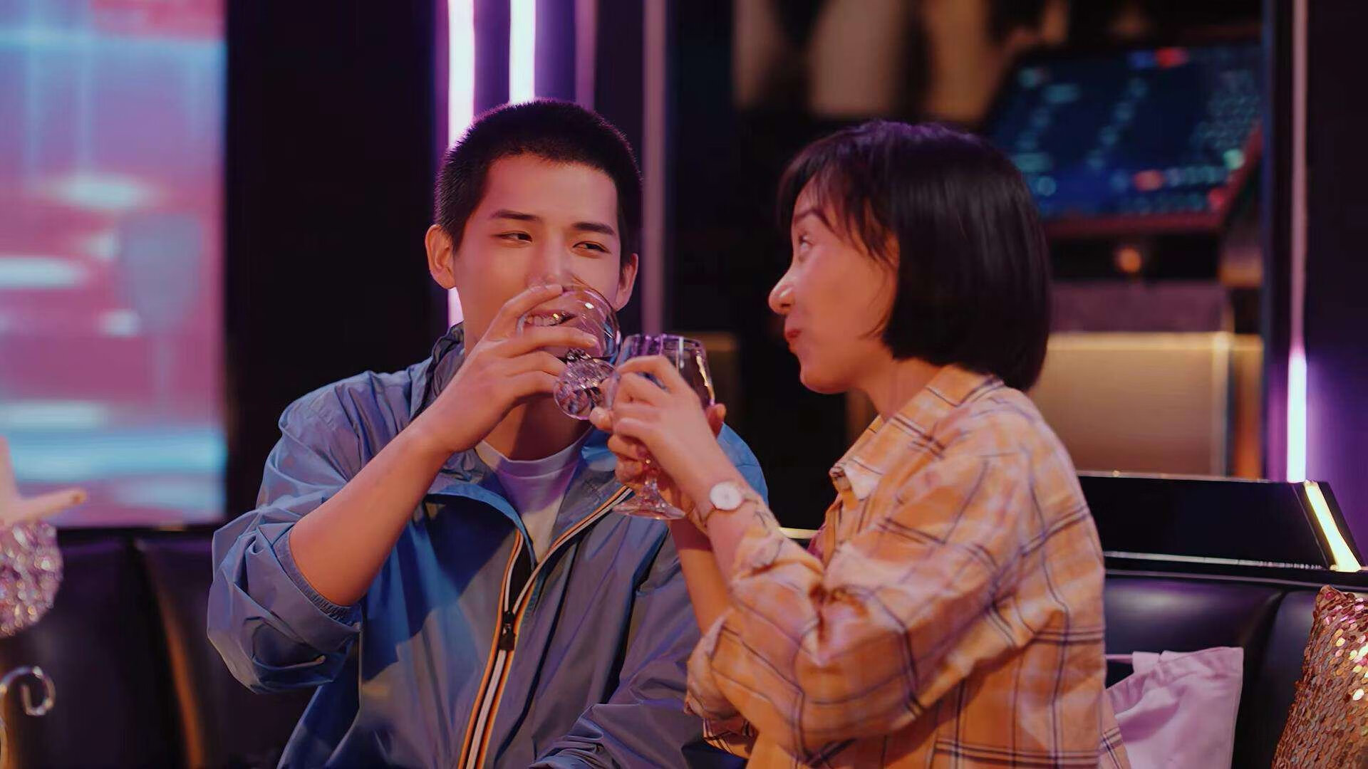 爱游戏在线-年度焦点之战夜，布伦森领军斩获关键胜利