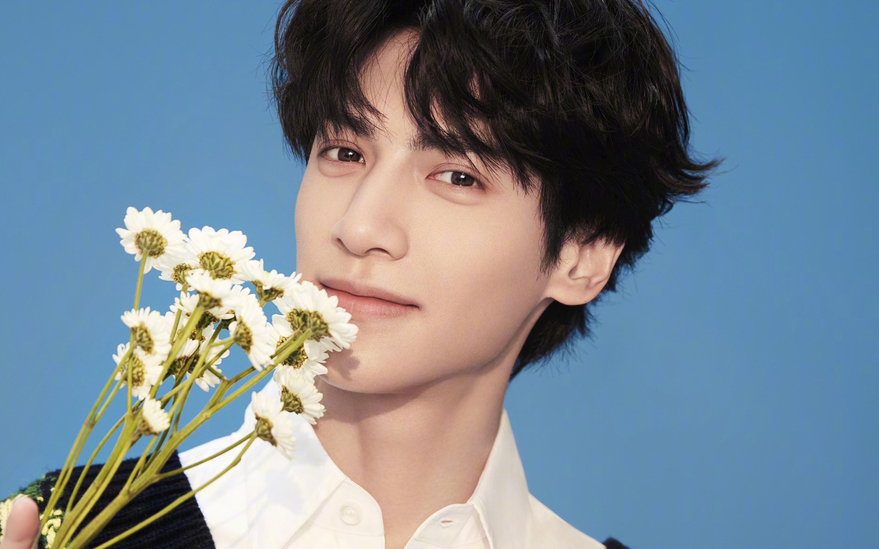 爱游戏体育-黑夜中的舞者，欧文画布上的永恒一瞥