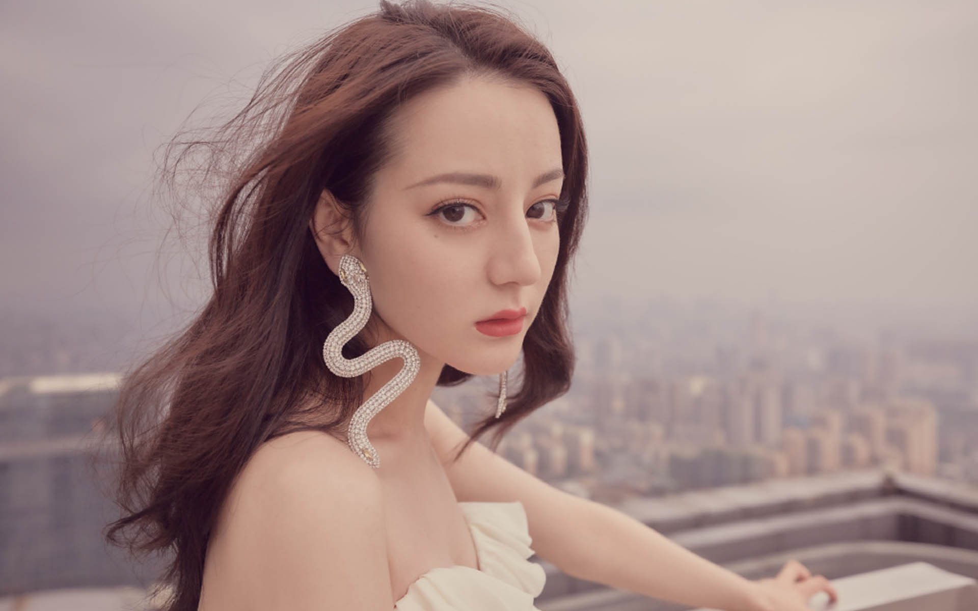 黑夜中的舞者，欧文画布上的永恒一瞥