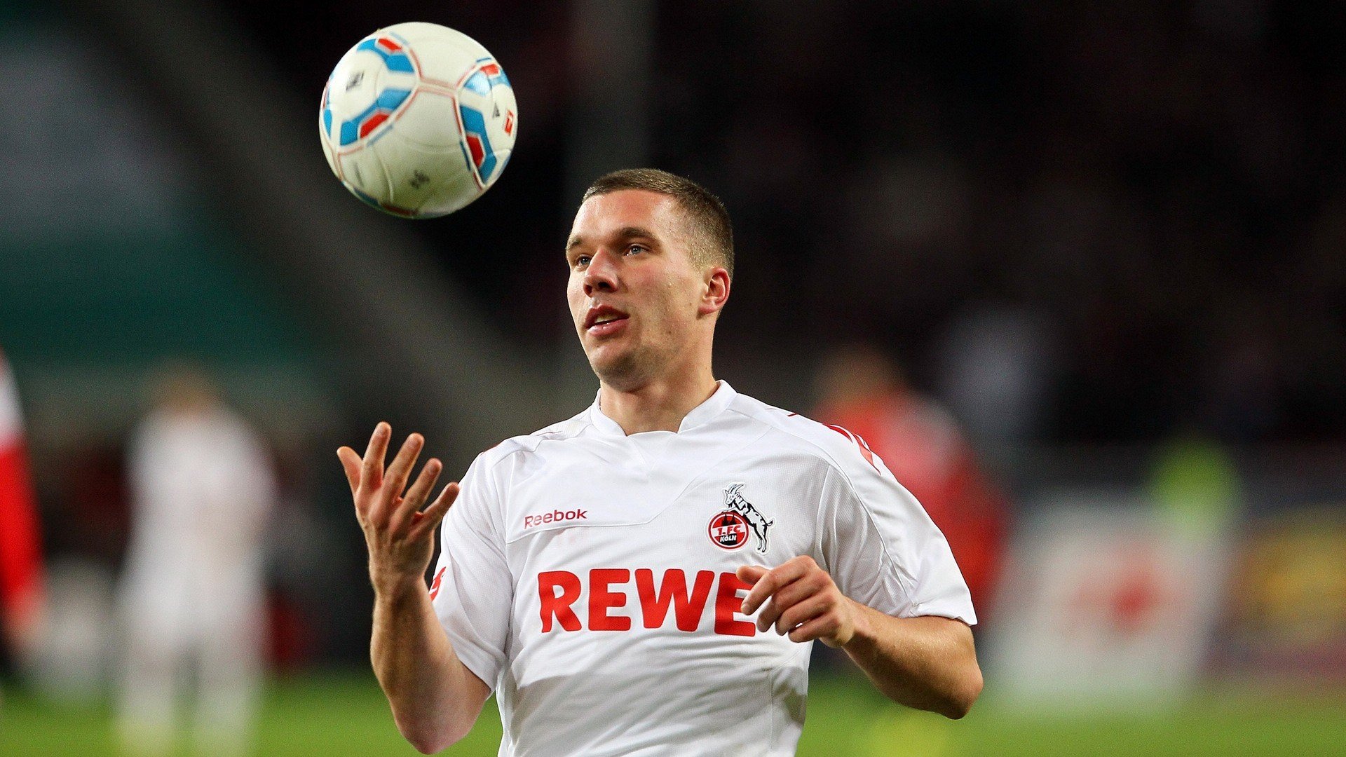 单节30-8！欧洲弱旅上演逆袭神话，小人物托尼如何一肩扛起国家荣耀？